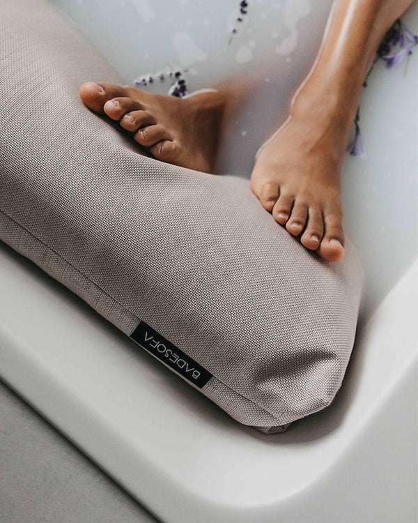 Foot bath pillow